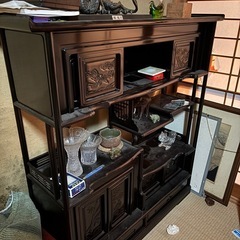黒檀の飾り棚の画像