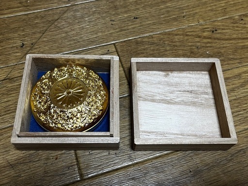 朱肉入れ 24KGP 24金メッキ 木箱入り 菊紋 (タカ) 上島の個人用印鑑の