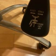 本革？合皮？椅子（ブラック）の画像