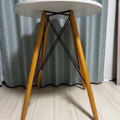 円形ダイニングテーブル　北欧の画像