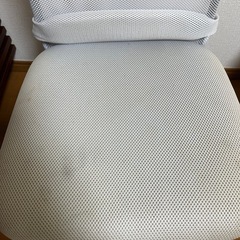 キャスター付き　メッシュチェアの画像