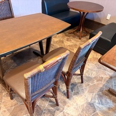 イス、テーブルの画像