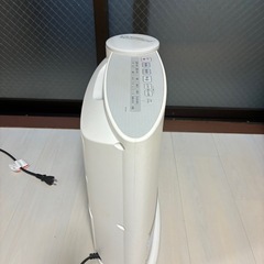 加湿と空気清浄機能付きファンヒーターの画像