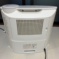 加湿と空気清浄機能付きファンヒーターの画像