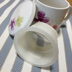 お花柄　マグカップ　茶漉し付きの画像