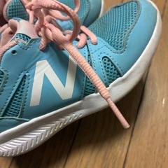 ニューバランス スニーカーの画像
