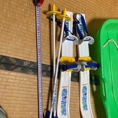 子供　スキー板　ソリの画像