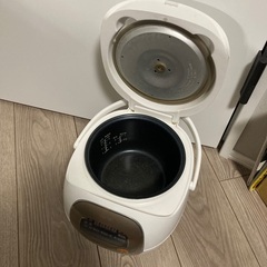 綺麗な炊飯器の画像