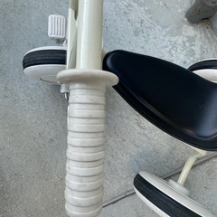 無印　アイボリー　三輪車　舵取り棒付きの画像