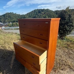 木のタンスの画像