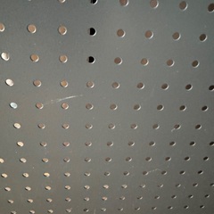金属製有孔ボード　グレーの画像