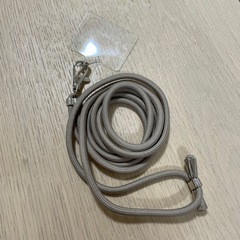 Francfrancのお皿とスマホ首掛けの画像