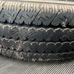2トン車用タツドレスタイヤ🛞ホイールセット6本の画像