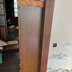 キャビネット。中と上の物は欲しい物があれば差し上げます。
の画像