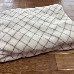 【新品】マイクロ⭕️ファイバー　バスタオル白グレーの画像