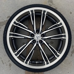 アルミホイール　22インチ　8 1/2J 廃タイヤ付きの画像