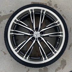 アルミホイール　22インチ　8 1/2J 廃タイヤ付きの画像