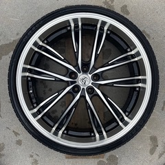 アルミホイール　22インチ　8 1/2J 廃タイヤ付きの画像