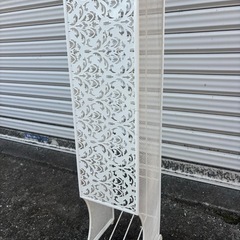 傘立てとトイレットペーパー入れの画像