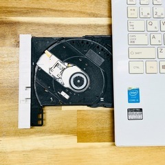 コスパ抜群　東芝 dynabook / ホワイト Windows11 Core i5 メモリ8GB SSD256GB 15.6インチ DVD カメラ Bluetooth テンキー ノートパソコン  の画像