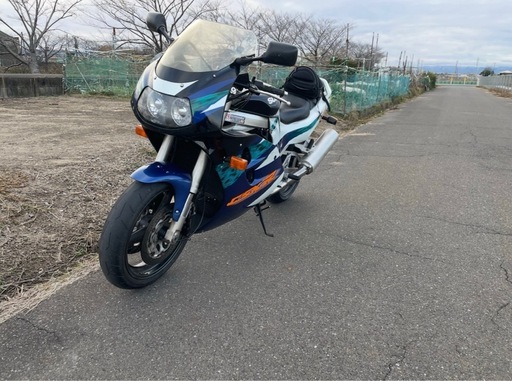 スズキ　
GSXR1100W