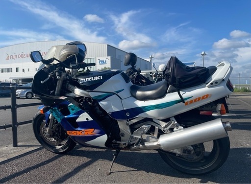 スズキ　
GSXR1100W