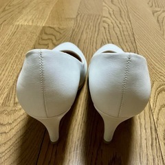 白　ホワイト　パンプス　LLの画像