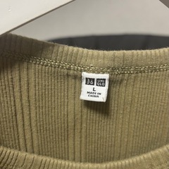 UNIQLOリブ編みオリーブ色Tシャツ Lサイズの画像