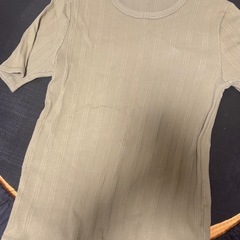 UNIQLOリブ編みオリーブ色Tシャツ Lサイズの画像
