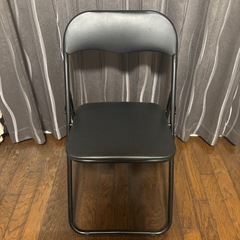 持ち運びに楽ちんパイプ椅子の画像