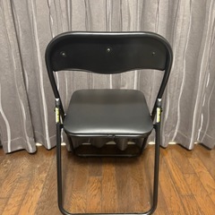 持ち運びに楽ちんパイプ椅子の画像