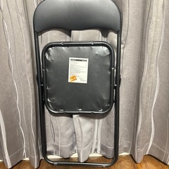 持ち運びに楽ちんパイプ椅子の画像