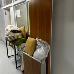スタジオ内備品、テーブルなどの画像