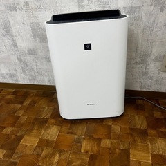 スタジオ内備品、テーブルなどの画像