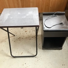 折りたたみ机と作業台の画像
