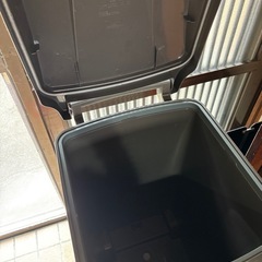 ゴミ箱 屋外、蓋付き、キャスター付き、排水栓付きの画像