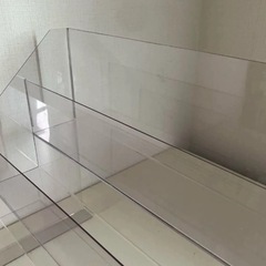 10月22日購入で1000円値引きします　【中古】アクリル ディスプレイケース　ひな壇4段 ×10台　什器33×44×30 ディスプレイスタンド 展示台 コレクションケース の画像