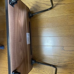 ベッド上 テーブル 机の画像