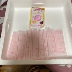 (中古)電動搾乳器　＋(未使用)保存袋　＋母乳パットの画像
