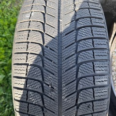 ミシュラン冬タイヤ235/50R18の画像