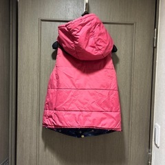 リバーシブル　フ-ド付きダウンベストの画像