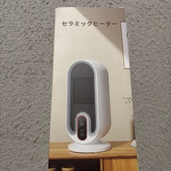 セラミックヒーター 小型 2秒で速暖 暖房器具 節電対策 過熱保護 転倒安全装置の画像