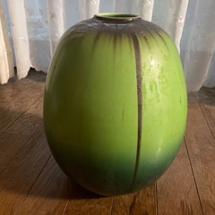 九谷焼  壺   ちょっとツヤが無くなっているように見えますの画像