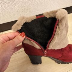 ワインレッドファーブーツMサイズの画像