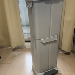 【ほぼ未使用】蓋付き2段ゴミ箱の画像