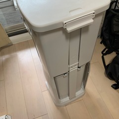 【ほぼ未使用】蓋付き2段ゴミ箱の画像