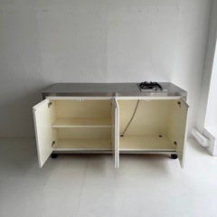 可動式収納付きアイランドキッチンの画像
