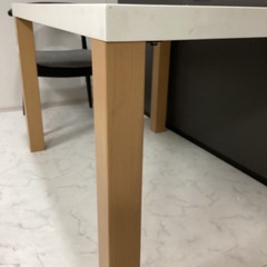 ダイニングテーブルの画像
