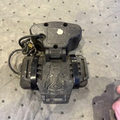 とても状態の悪い充電式LEDライトの画像