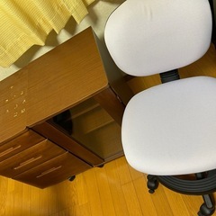 引き取りのみ　学習机、棚2種、いす、マット2枚の画像